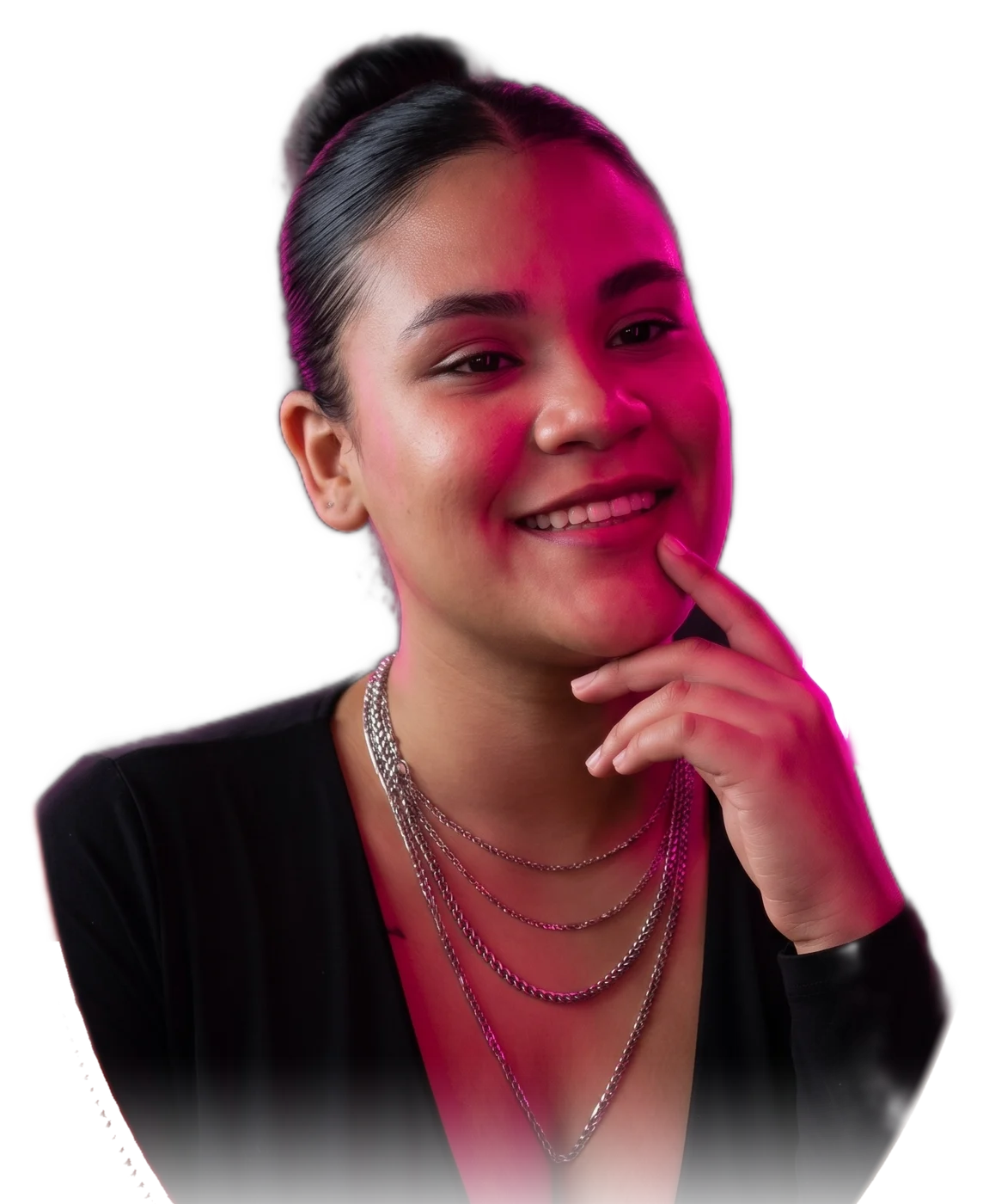 Portrait of María Sanjuán, smiling, with her hand on her chin.